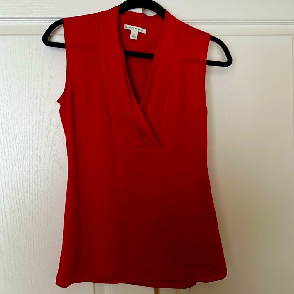 Banana Republic Red Sleeveless V-Neck Shirt Size 0